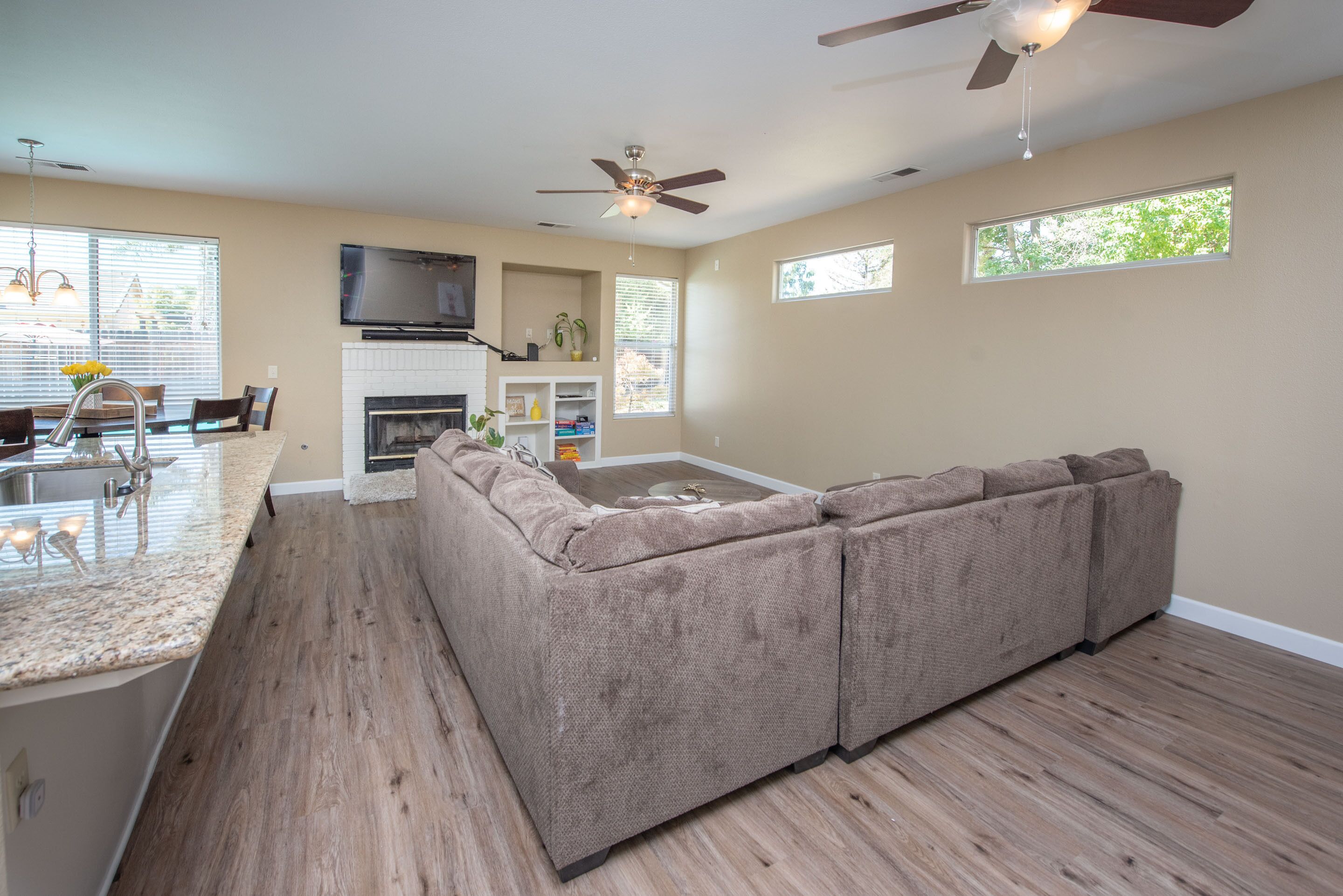 4bd/2ba Home with Pool & HotTub Near Airport and Hwys