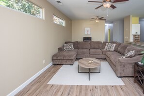 Télévision, cheminée