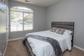 4 chambres, fer et planche à repasser, Wi-Fi, draps fournis