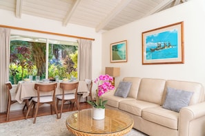 Dining - Private Guest Suite near Beaches, Hiking & Golfing (Princeville)