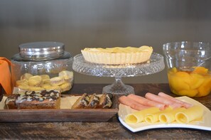 Free daily continental breakfast