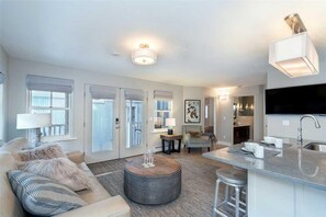 Apartment, Multiple Beds (CHARLIE'S PLACE B) | Living room | Flat-screen TV