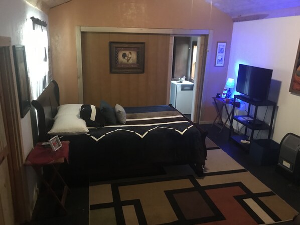 1 chambre, fer et planche à repasser, Wi-Fi, draps fournis