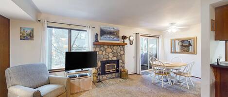 TV, fireplace, ping pong, stereo