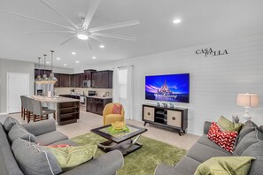 Televisión, videojuegos, reproductor de DVD y futbolito 