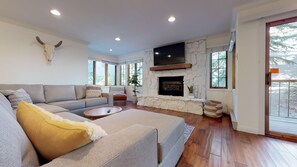 Smart TV, fireplace