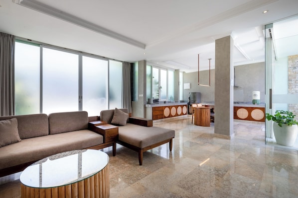 Villa estándar, 1 cama de matrimonio grande, piscina privada | Zona de estar | Una televisión LCD
