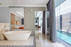 Villa Standard, 2 lits une place, piscine privée | Salle de bain | Baignoire et douche séparées, douche à « effet pluie »