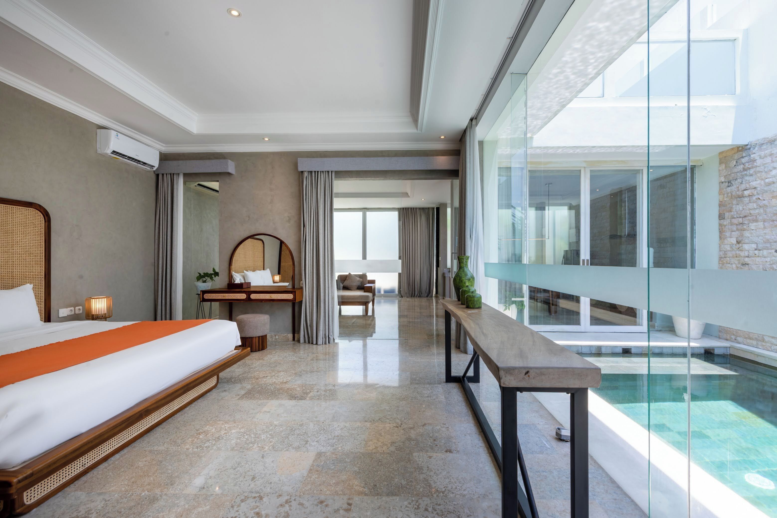 Villa, 1 Bedroom, Private Pool | Bar mini, peti besi dalam bilik, meja, ruang kerja komputer riba 