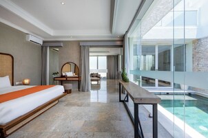 Minibar, in-room safe, desk, laptop workspace