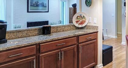 Jewel by the lake! Water + pool views, stylish 3BR