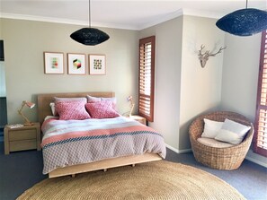 5 bedrooms, iron/ironing board, WiFi