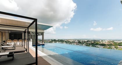 Zuri Hotel