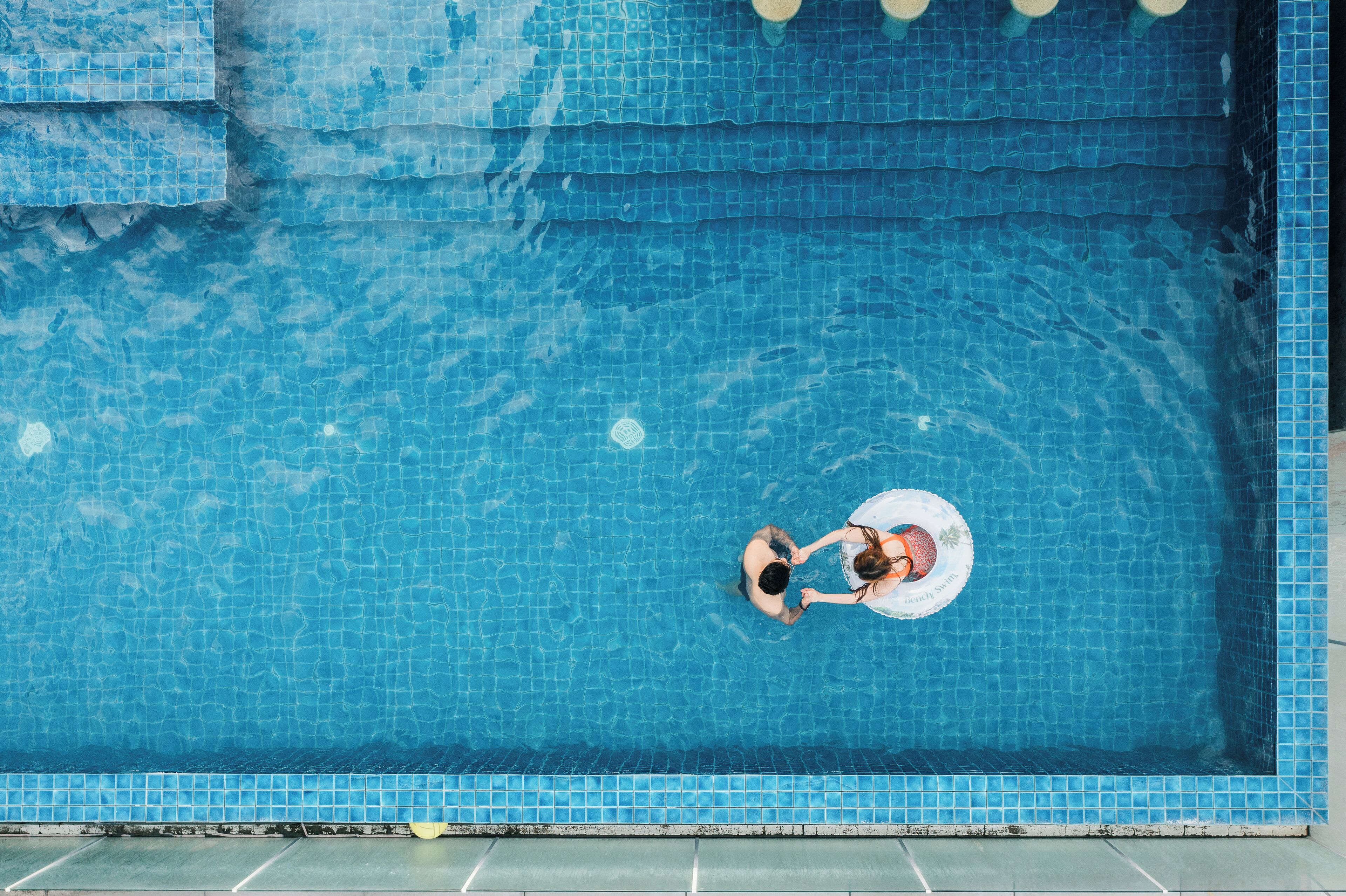 outdoor pool, open 6:00 am to 10:00 pm, pool loungers