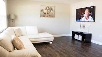 Ferienhaus, 3 Schlafzimmer | Wohnbereich | Flachbildfernseher