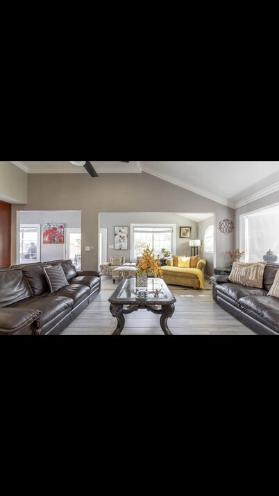 Heart of LA Large single level pool BBQ home