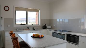 Frigorífic, microones, forn i placa de cuina