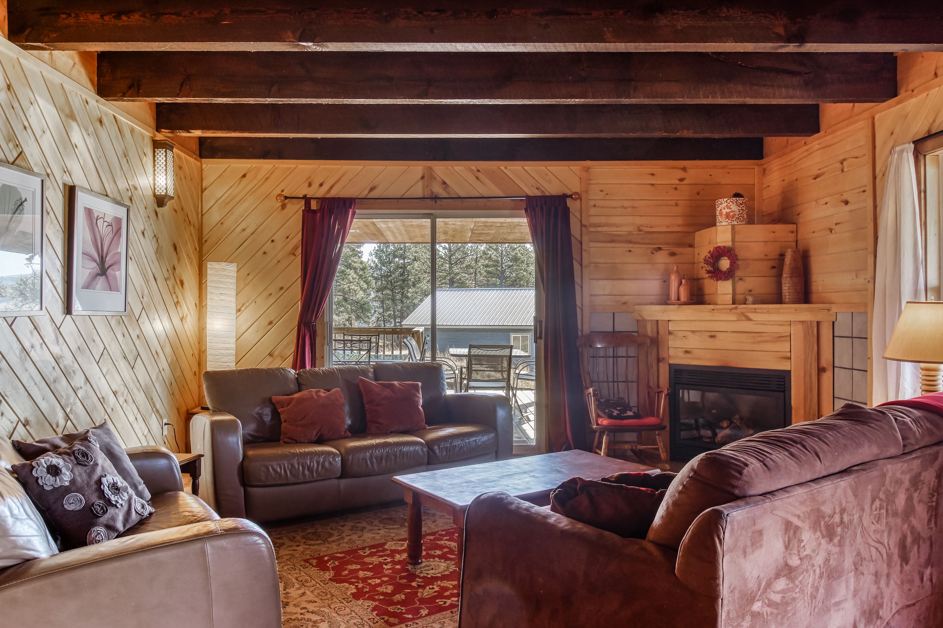 Secluded cabin w/ gas fireplace & mountain views - dogs welcome!