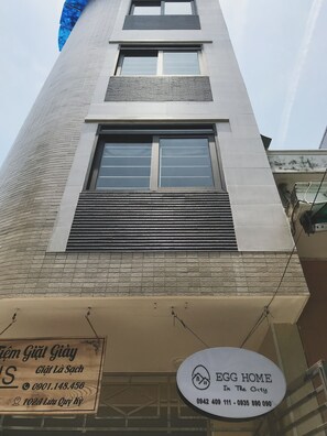 Exterior detail - //EGGHOME\\ Vietnamese house in tranquil neighborhood (Da Nang)