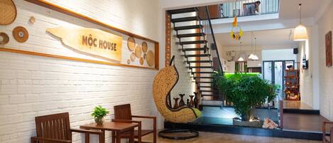 المنشأة من الداخل