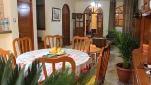 Café da manhã continental grátis todos os dias