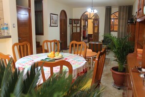 Free daily continental breakfast - Casa Huéspedes Pimentel (Pimentel)