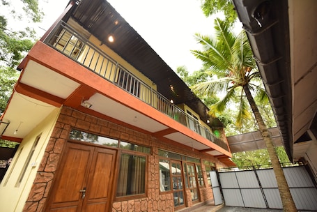 Fachada de la propiedad