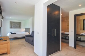 3 bedrooms, iron/ironing board, WiFi, bed sheets - Modern and luxury villa in Moraira, Costa Blanca, Spain with heated pool for 6 persons (Moraira)