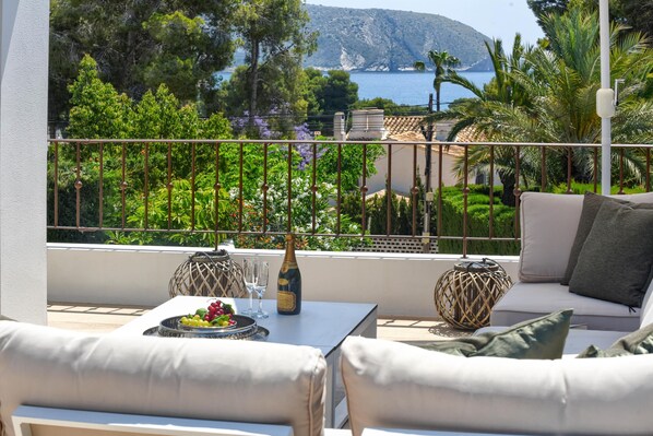 Property grounds - Modern and luxury villa in Moraira, Costa Blanca, Spain with heated pool for 6 persons (Moraira)