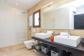 Shower, towels - Modern and  luxury villa in Moraira, Costa Blanca, Spain  with heated pool for 6 persons (Moraira)