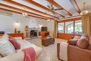 TV, fireplace, DVD player, table tennis - Large and comfortable holiday home with private pool in Javea, Costa Blanca, Spain for 8 persons (Javea)