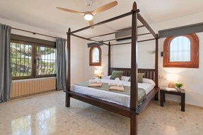 5 bedrooms, iron/ironing board, WiFi, bed sheets