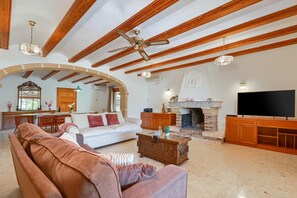 TV, fireplace, DVD player, table tennis
