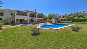 A large house with a swimming pool, a covered patio, and a well-maintained lawn. - Jasmin 10 pax - Javea, Costa Blanca (Javea)