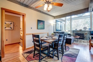 Dining - Spacious Whistler/Blackcomb Chalet style Ski-in Ski-out 2 bed rm & loft Apt. (Whistler)