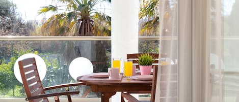 Vila família, 4 quartos, vista para o mar, de frente para o mar | Terraço/pátio