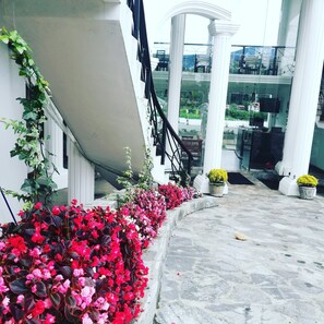 Front of property - evening/night - The Ramp Hotel (Nuwara Eliya)