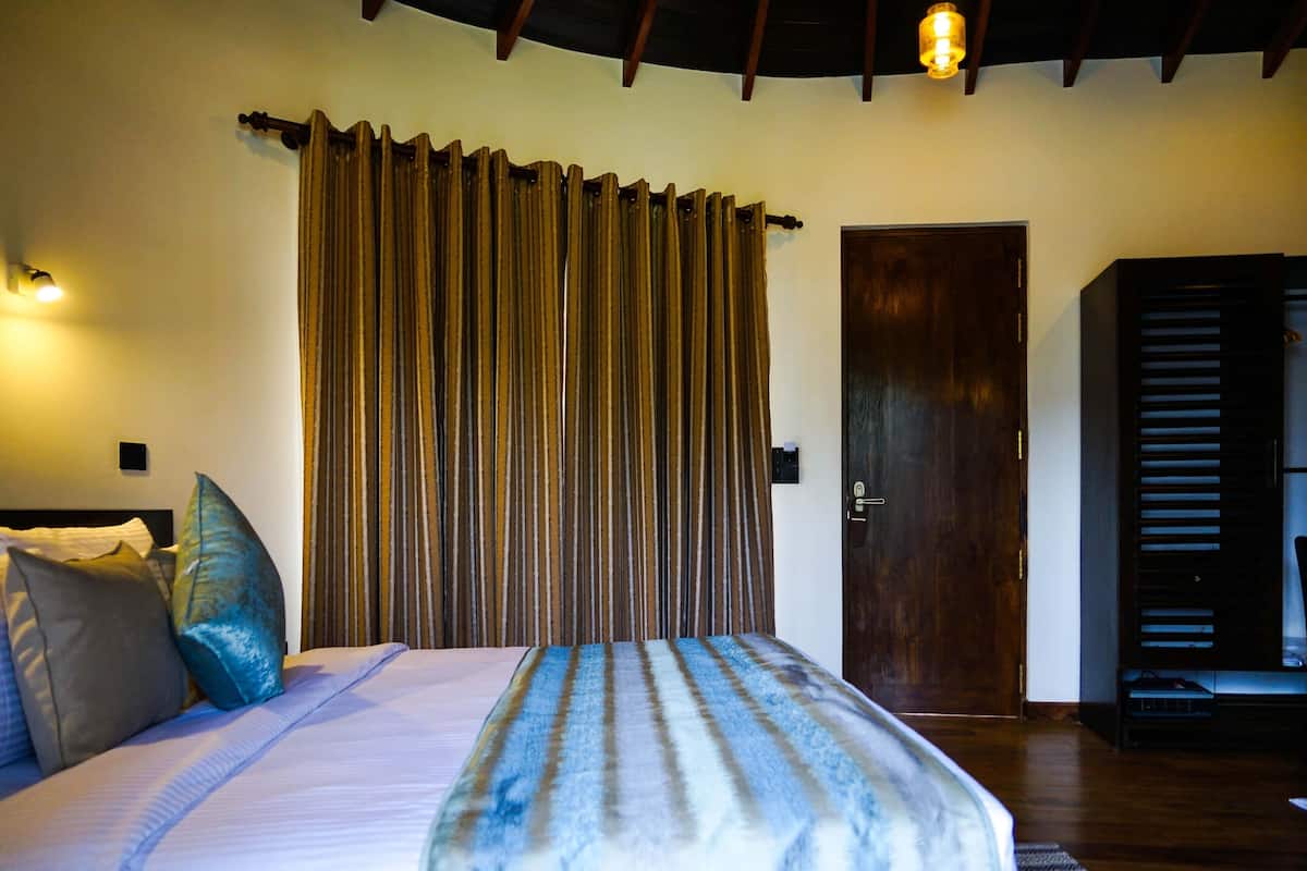 Deluxe Double Room | Soundproofing, free WiFi, bed sheets