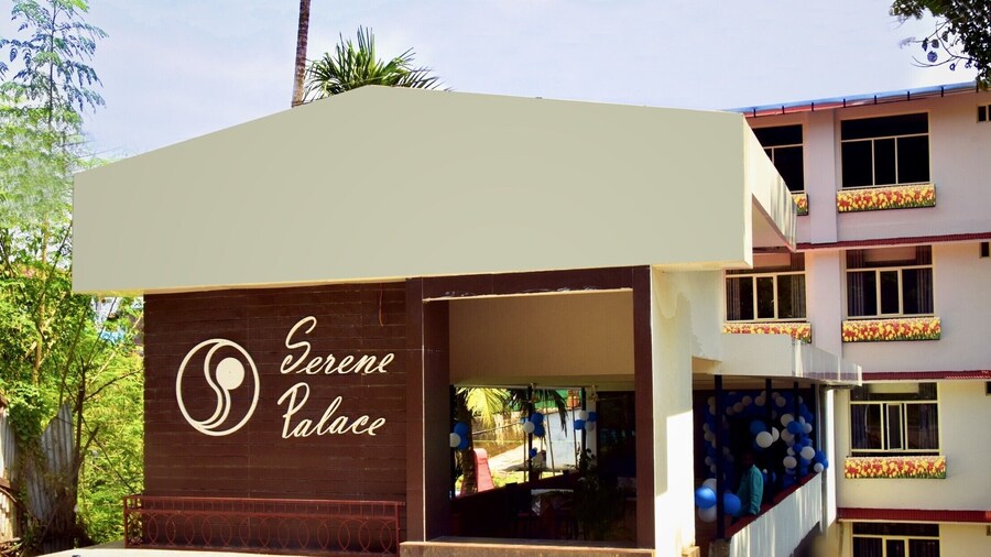 Hotel Serene Palace