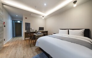 Blackout drapes, soundproofing, free WiFi, wheelchair access - Fine Hotel (Yongin)