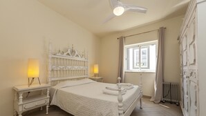 3 bedrooms, free WiFi, bed sheets - C10 - Lagos Historic Center (Lagos)
