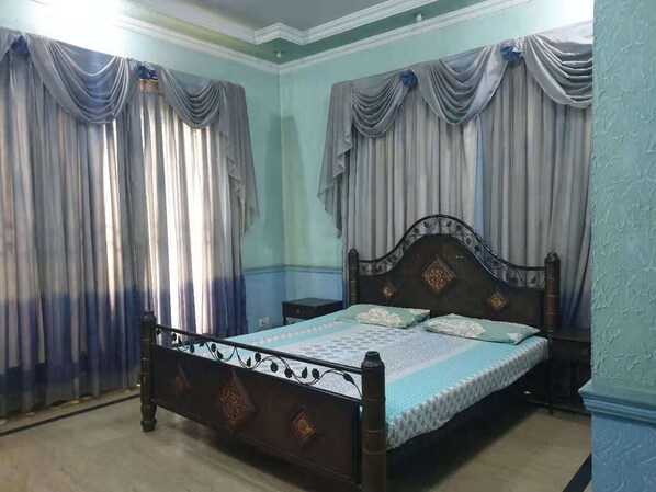 6 bedrooms, WiFi