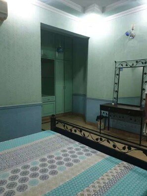 6 bedrooms, WiFi - Furnish Rooms For Stay (Lahore)