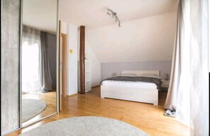 1 多间卧室、办公桌、熨斗/熨衣板、免费 WiFi