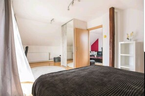 1 bedroom, desk, iron/ironing board, free WiFi