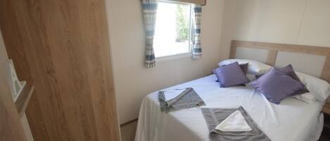 3 عدّة غرف نوم وسرير سفر وواي فاي مجانًا وملاءات أسرّة