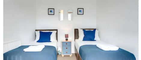 4 bedrooms, desk, soundproofing, free WiFi