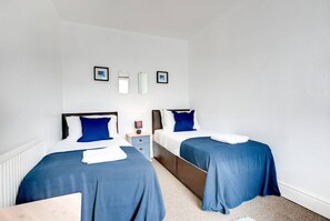 4 عدّة غرف نوم ومكتب وتجهيزات عازلة للصوت وواي فاي مجانًا