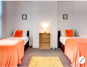 4 bedrooms, desk, soundproofing, free WiFi
