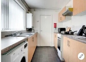 Fridge, microwave, oven, stovetop - Your Nottingham Home(Chayil Experts) (Nottingham)